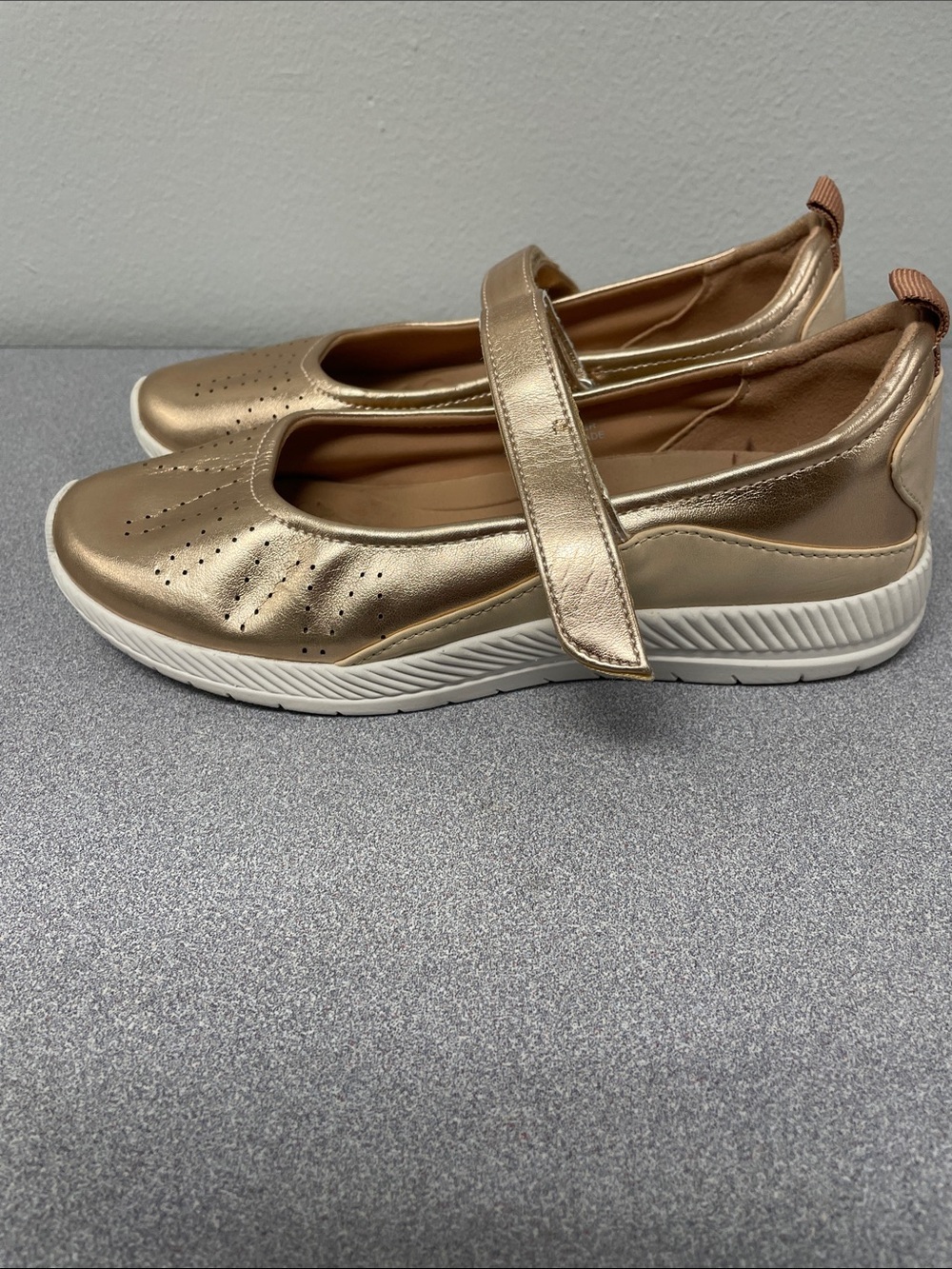 Easy Spirit Copper Color Metallic Mary Jane Flats size 6 - Picture 4 of 7